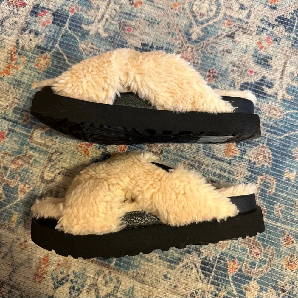 NWT Ugg Fuzz Sugar Cross Slides sz 7 - Picture 3 of 7
